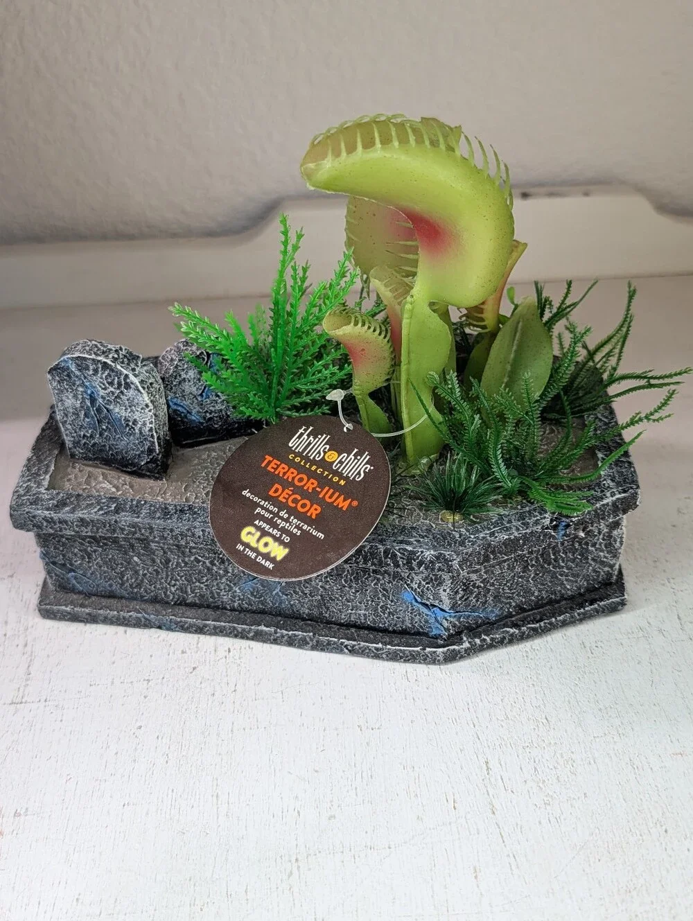 NWT Halloween Venus Flytrap Terrarium Decor Glow In The Dark Reptile Fish Grave